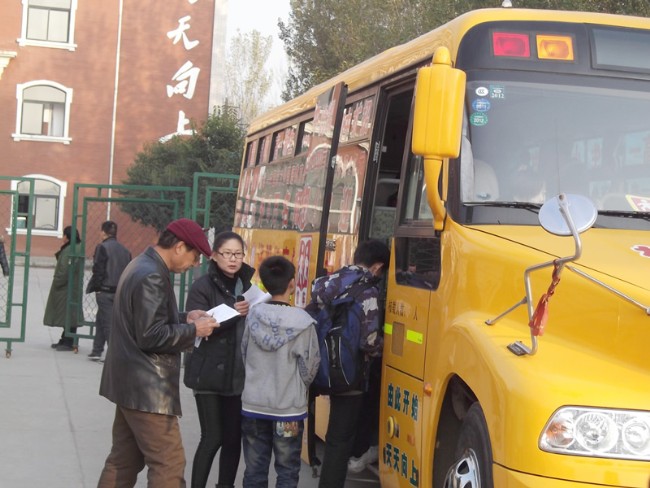 洛陽東方外國語學校校車接送