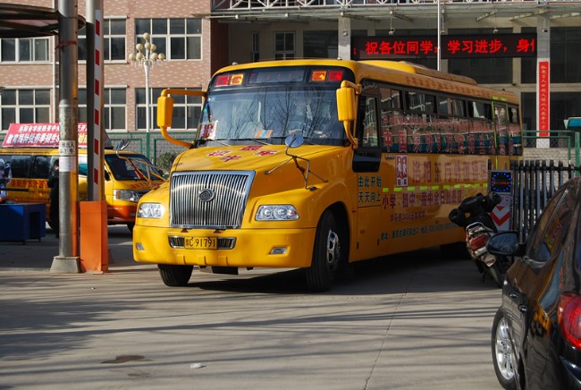 洛陽東方外國語學校校車接送