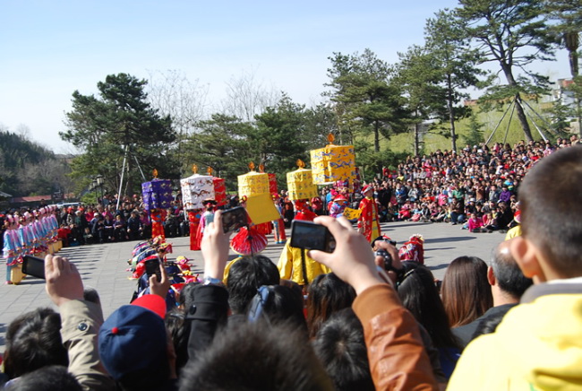 洛陽(yáng)東方外國(guó)語(yǔ)學(xué)校組織教師山西皇城相府一日游