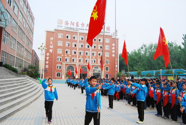 洛陽東方外國(guó)語學(xué)校少先隊(duì)建隊(duì)儀式入場(chǎng)