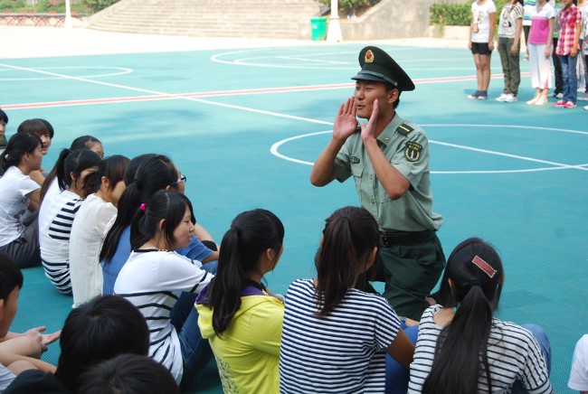 洛陽東外2012初中部新生軍訓(xùn)