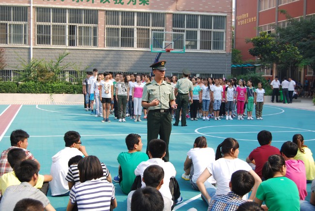 洛陽東外2012初中部新生軍訓(xùn)