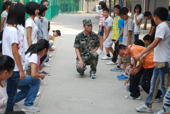 洛陽東外2012初中部新生軍訓(xùn)