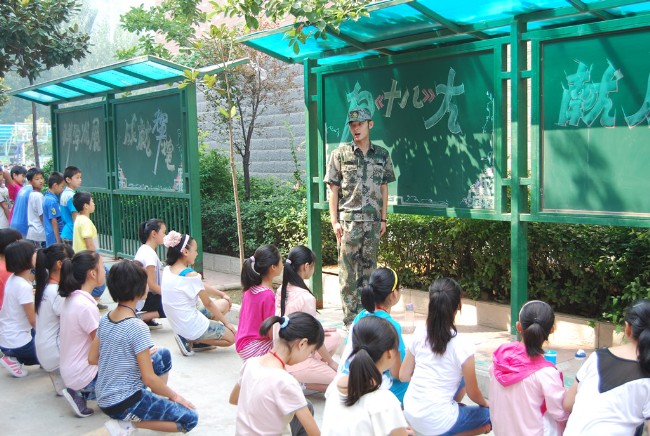 洛陽東外2012初中部新生軍訓(xùn)