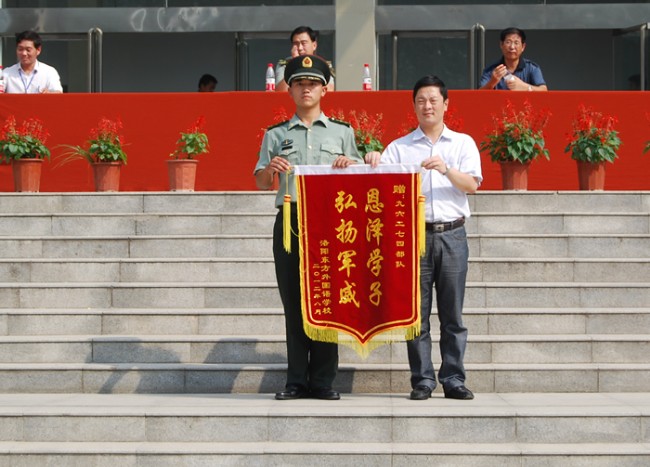 洛陽東外中學(xué)部新生軍訓(xùn)會操表演